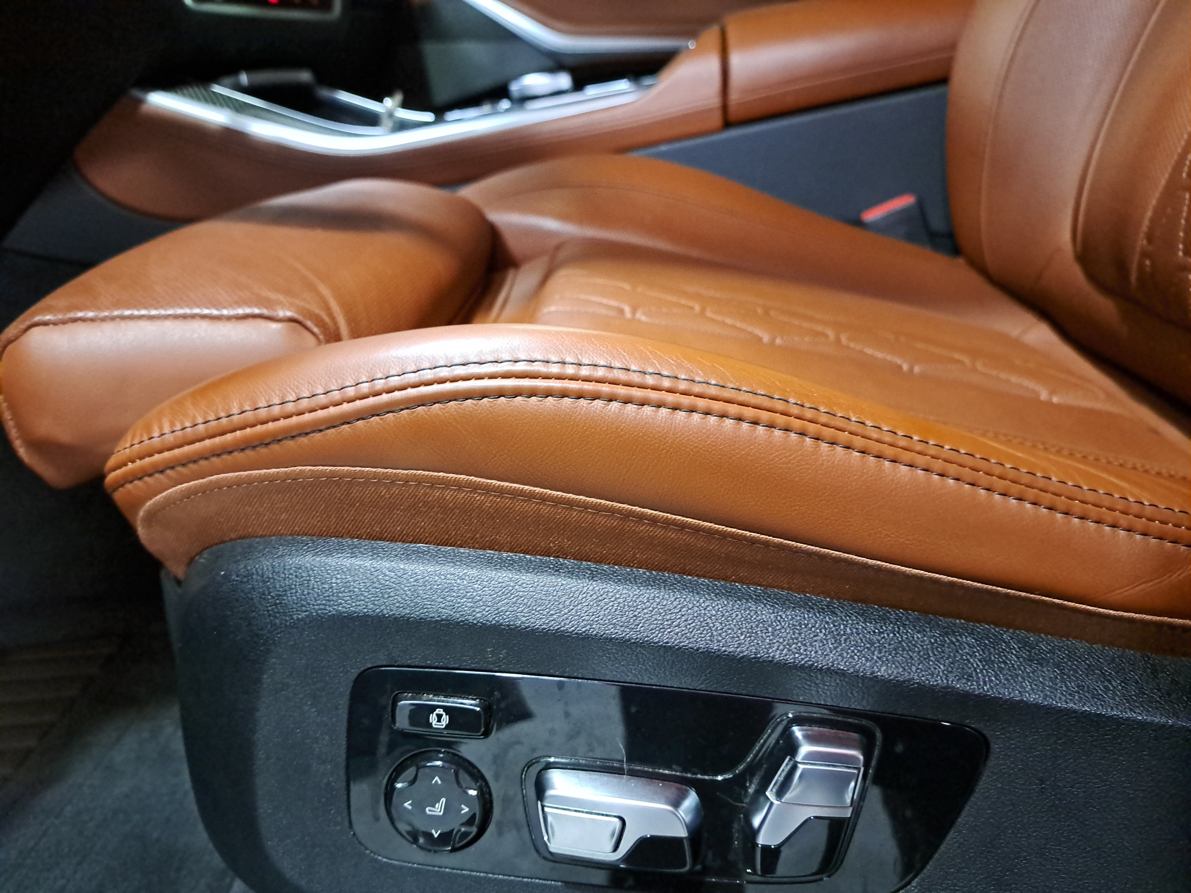 Used 2025 BMW X5 M60i AWD/4WD image 30
