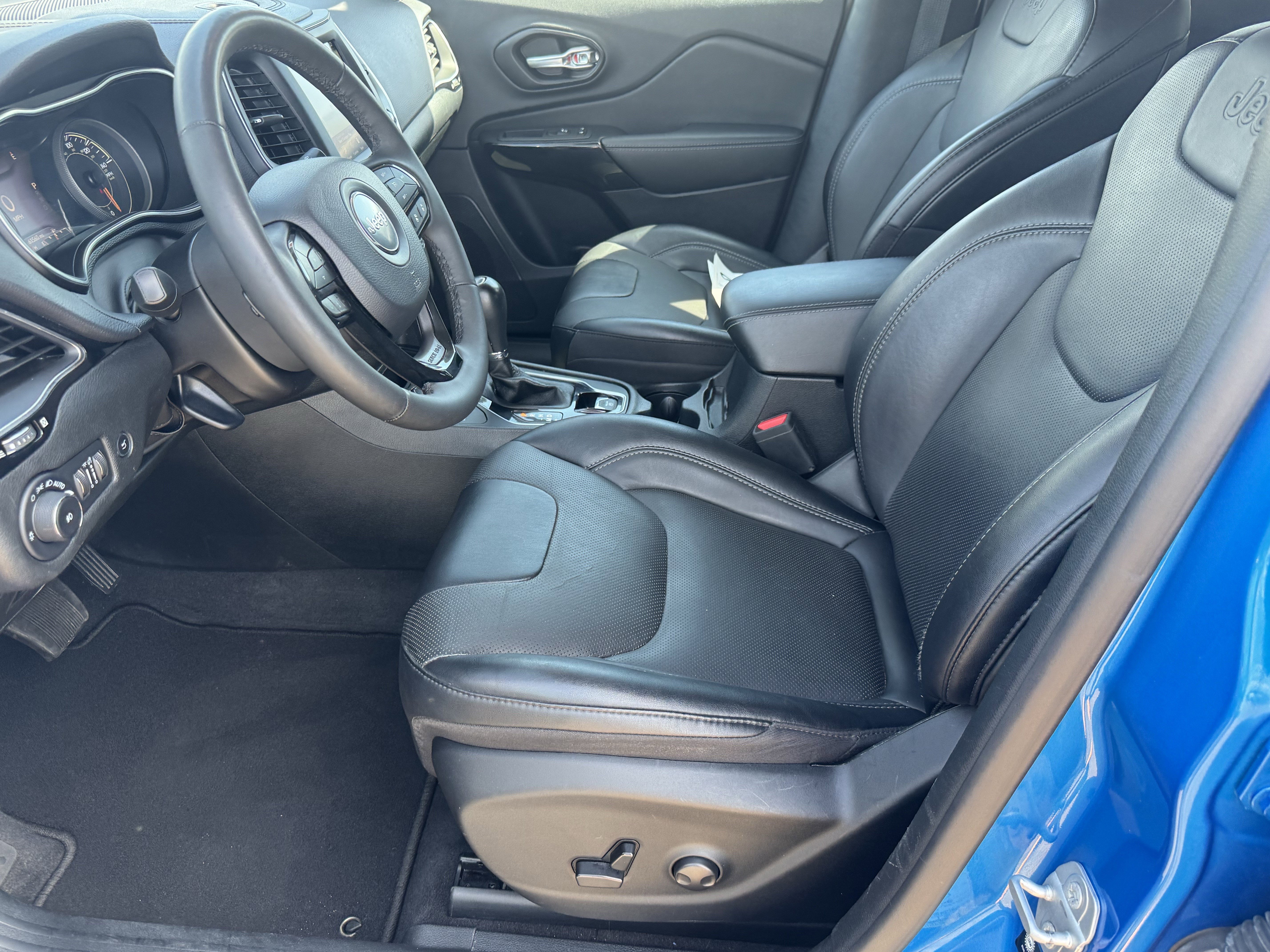 Used 2023 Jeep Cherokee Altitude Lux image 5