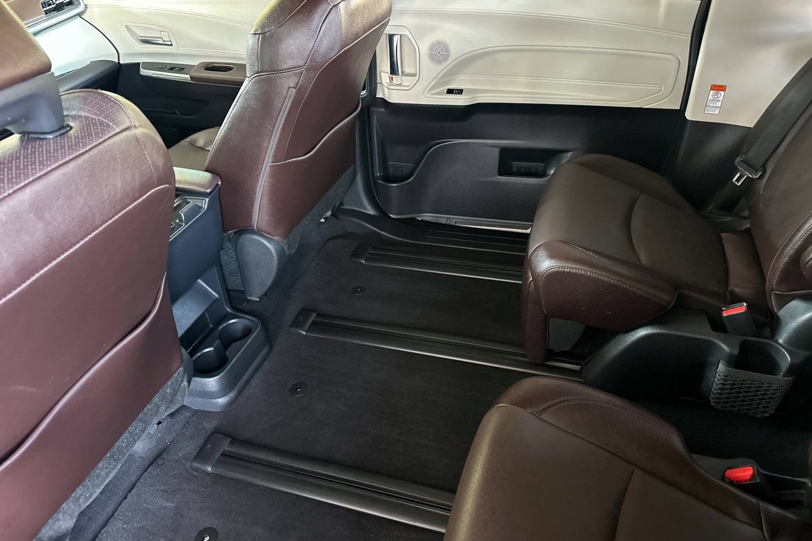 Certified 2022 Toyota Sienna Platinum FWD image 12