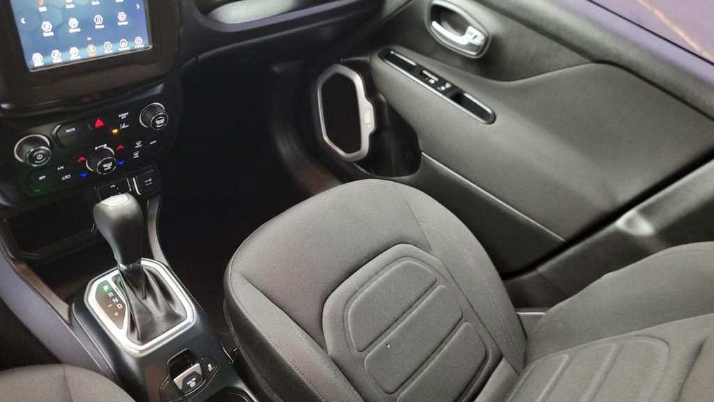 Used 2021 Jeep Renegade Latitude image 23