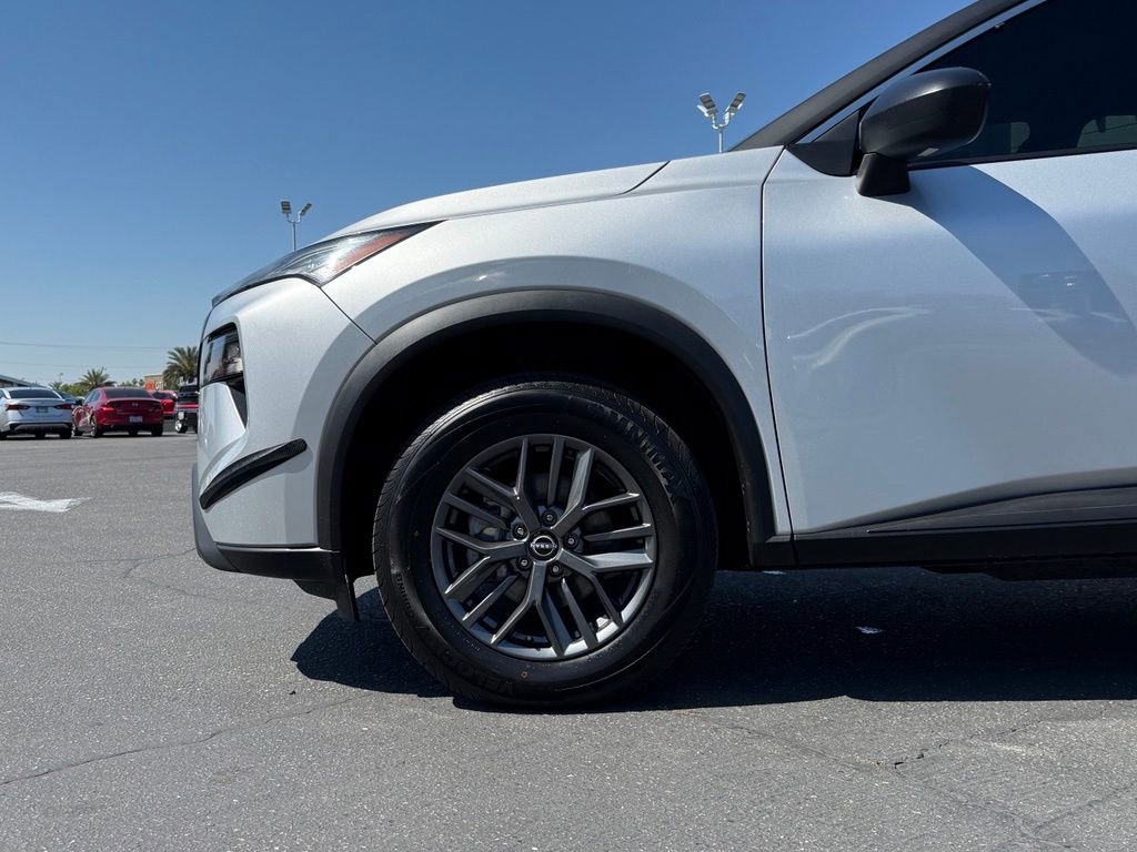 Used 2024 Nissan Rogue S FWD image 5