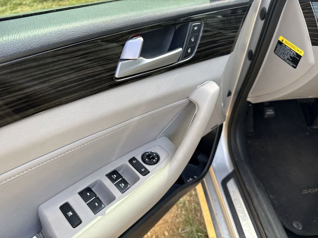 Used 2016 Hyundai Sonata Limited w/ Option Group 04 FWD image 20