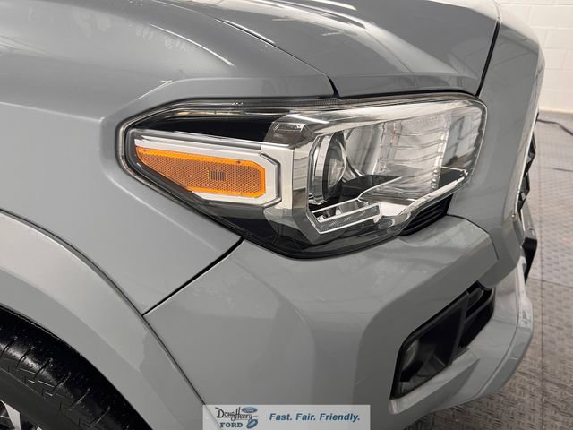Used 2019 Toyota Tacoma TRD Sport w/ Technology Package AWD/4WD image 8