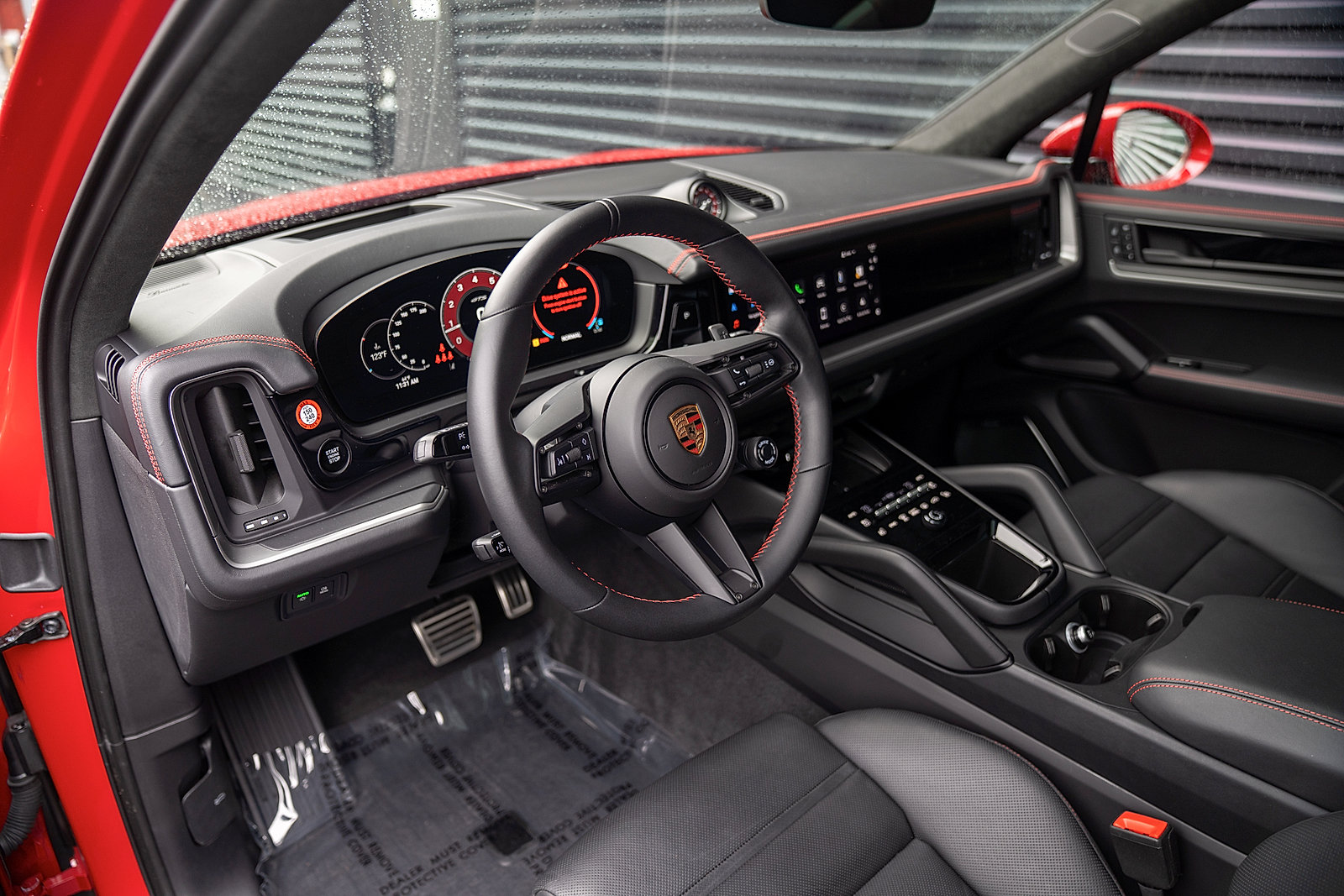 Used 2025 Porsche Cayenne GTS AWD/4WD image 4
