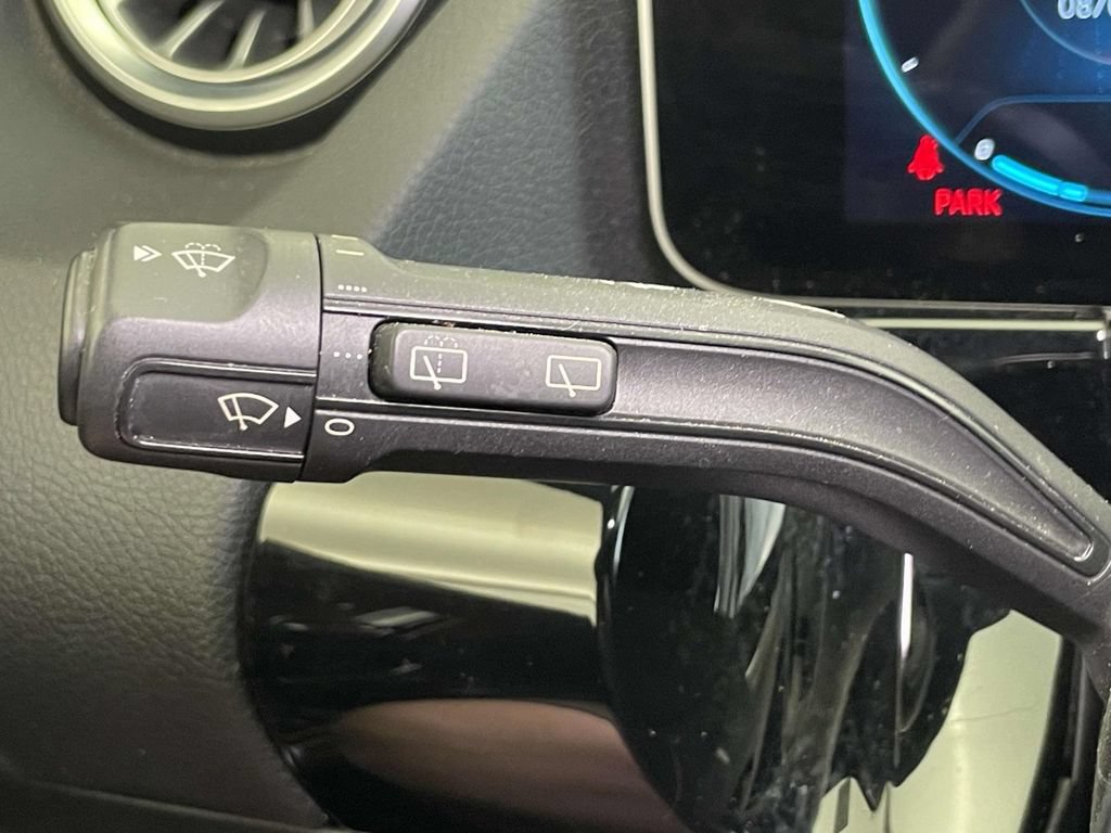 Used 2021 Mercedes-Benz GLA 250 4MATIC image 33