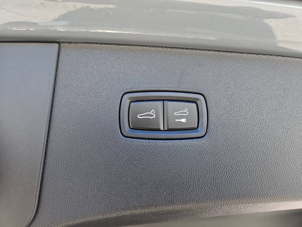 Certified 2025 Porsche Cayenne Coupe AWD/4WD image 28