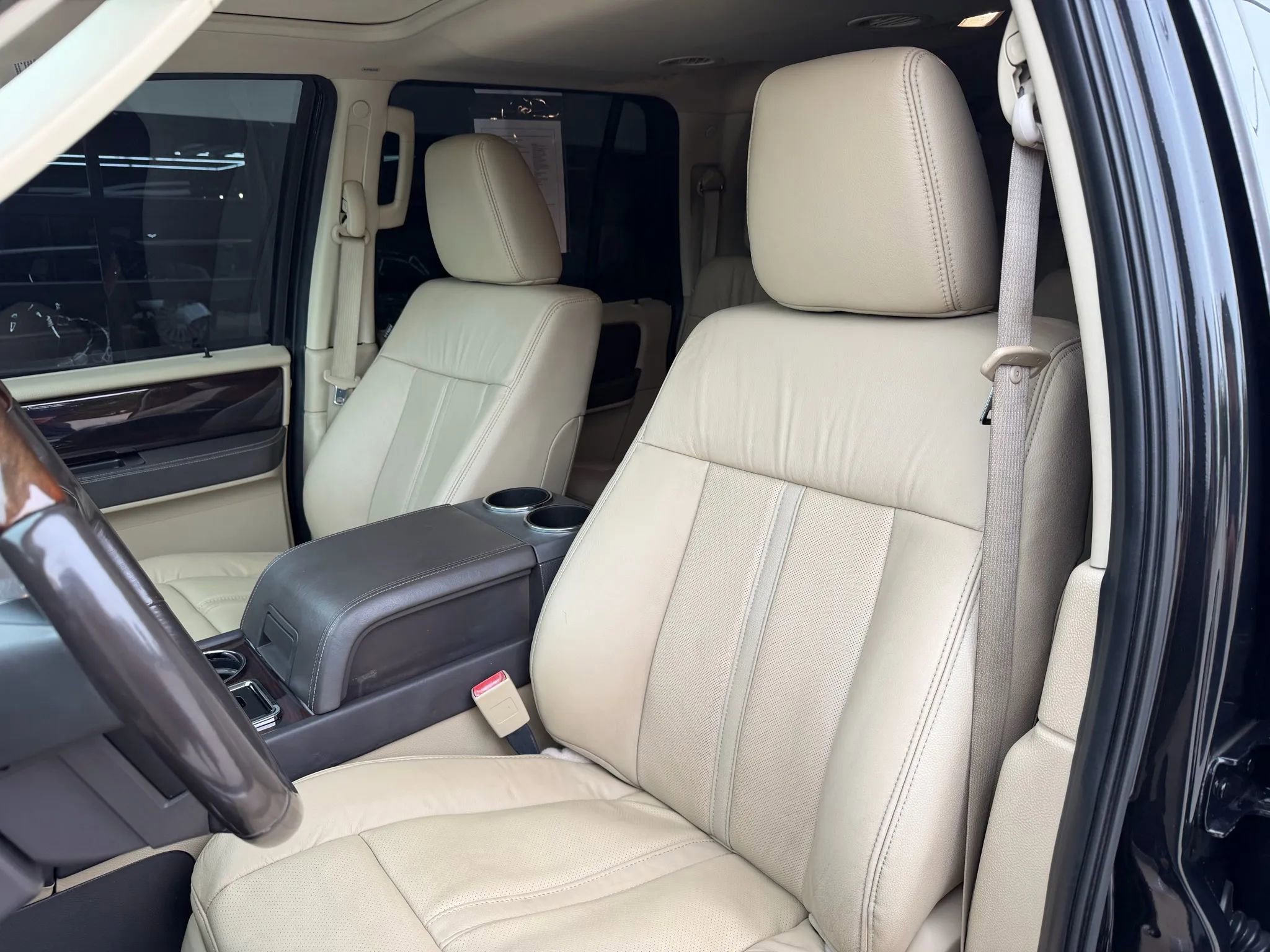 Used 2015 Lincoln Navigator L 4WD w/ Equipment Group 101A Reserve image 16