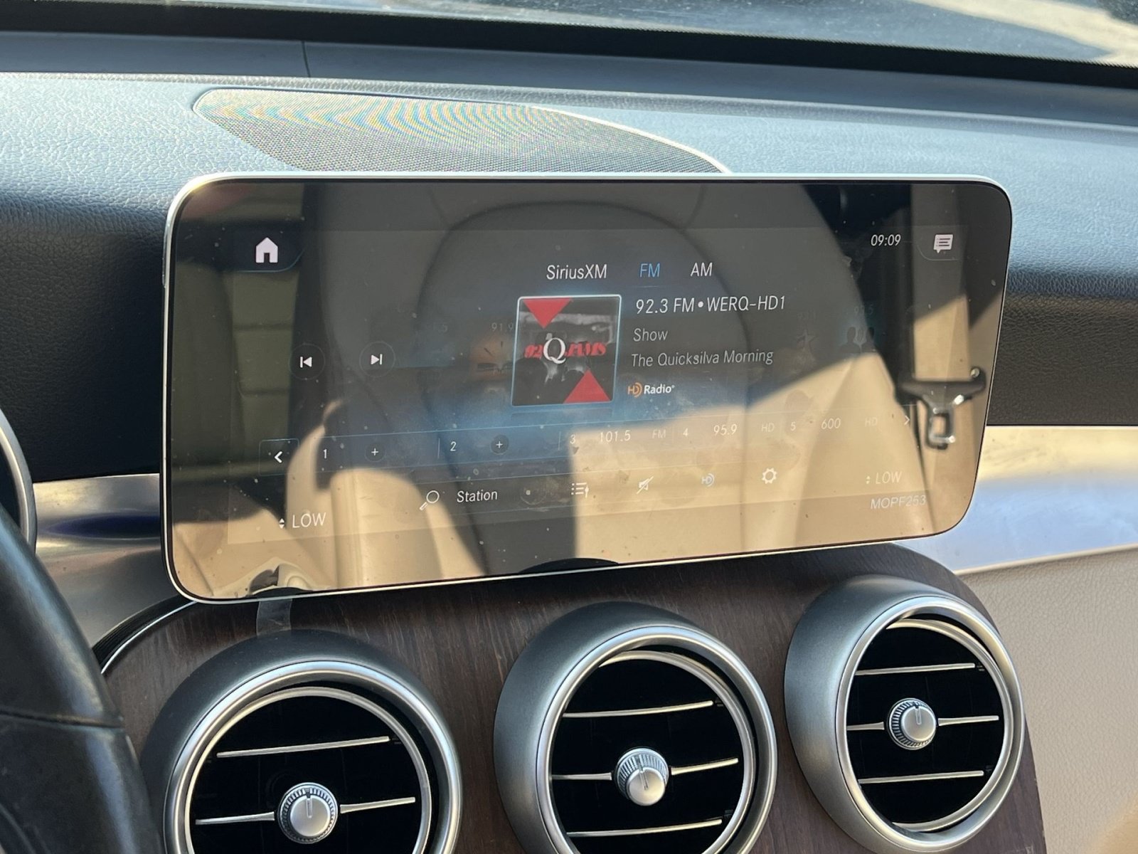 Used 2021 Mercedes-Benz GLC 300 4MATIC w/ Premium Package image 25