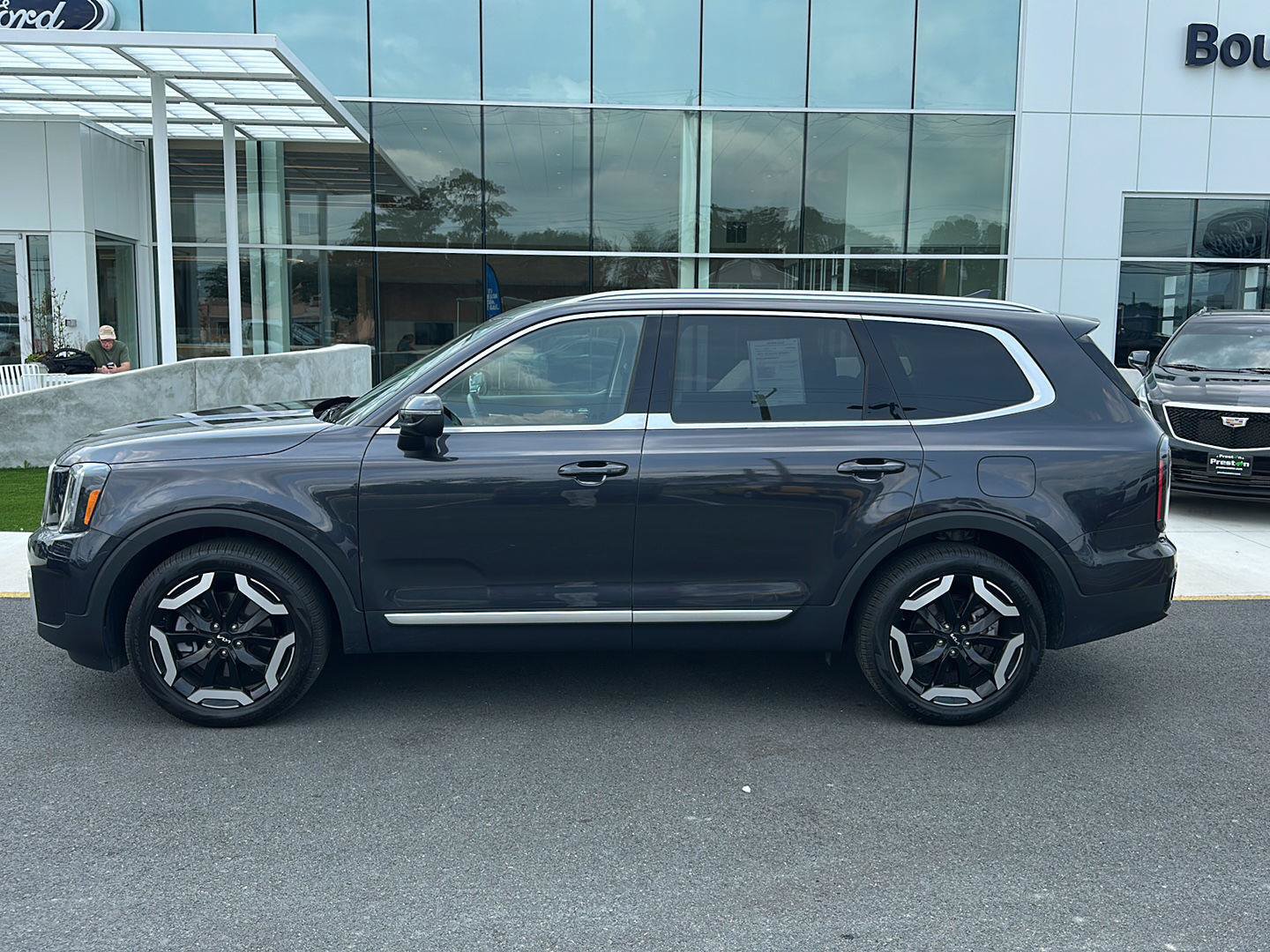 Used 2025 Kia Telluride EX FWD image 8