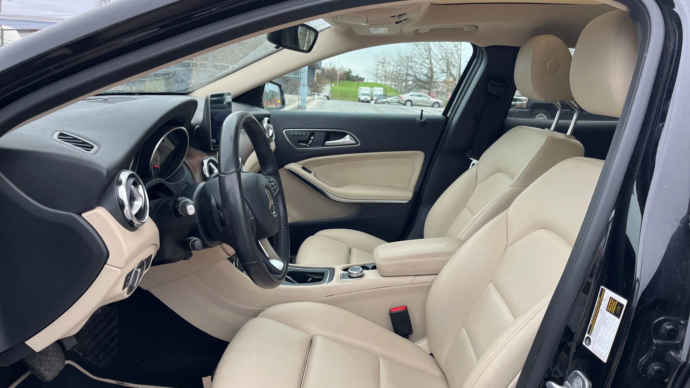 Used 2018 Mercedes-Benz GLA 250 4MATIC image 9