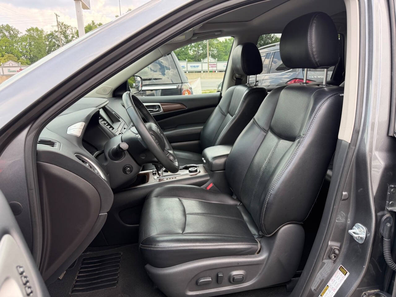 Used 2017 Nissan Pathfinder Platinum w/ Cargo Package AWD/4WD image 8
