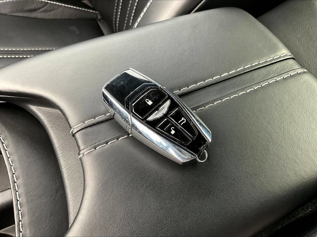 Used 2020 Aston Martin V8 Vantage Coupe RWD image 32