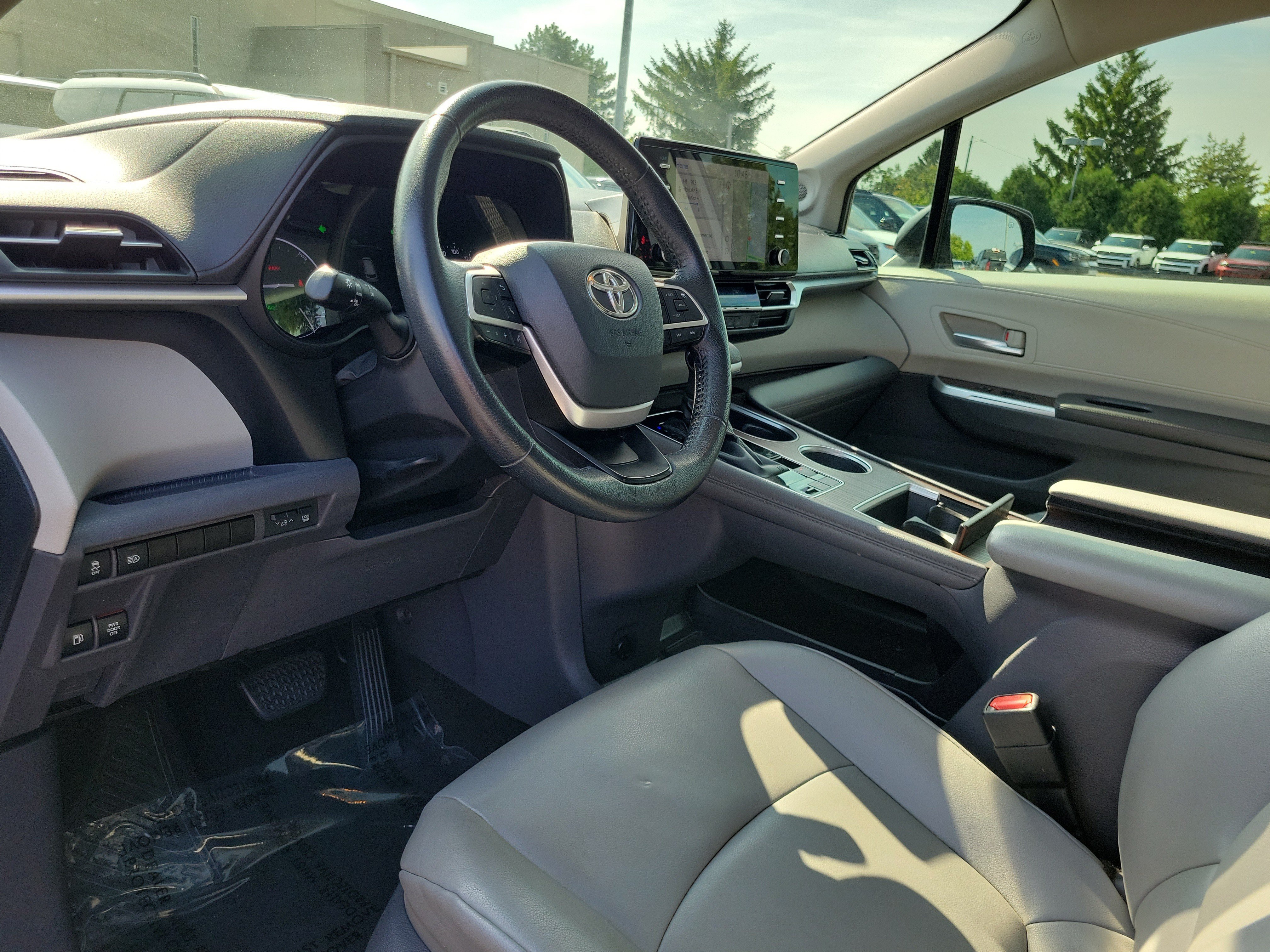 Used 2021 Toyota Sienna XLE w/ XLE Plus Package AWD/4WD image 19