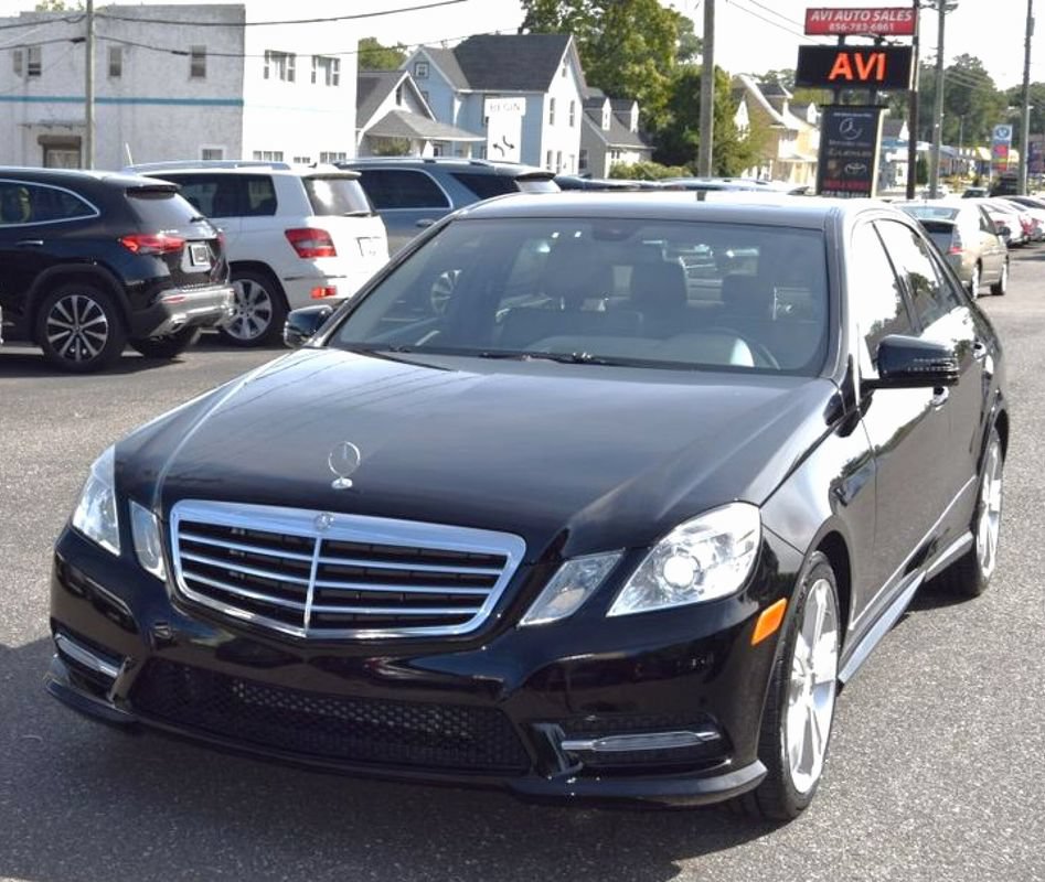 Used 2013 Mercedes-Benz E 350 4MATIC Sedan image 3