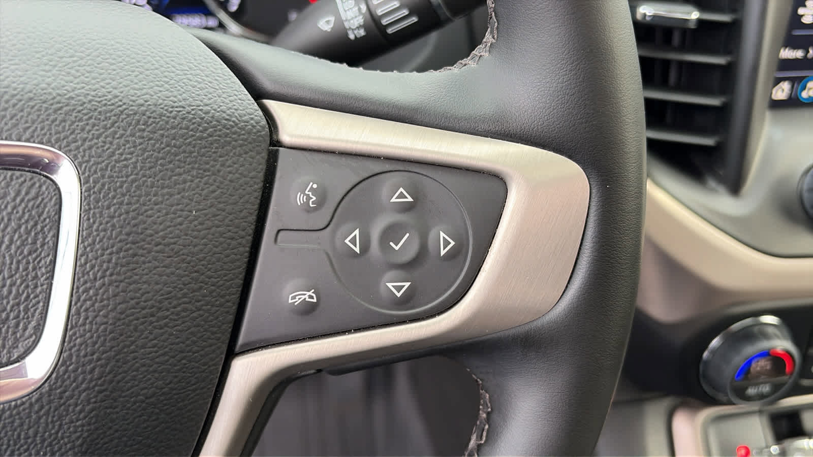 Used 2023 GMC Acadia Denali w/ Denali Ultimate Package image 13