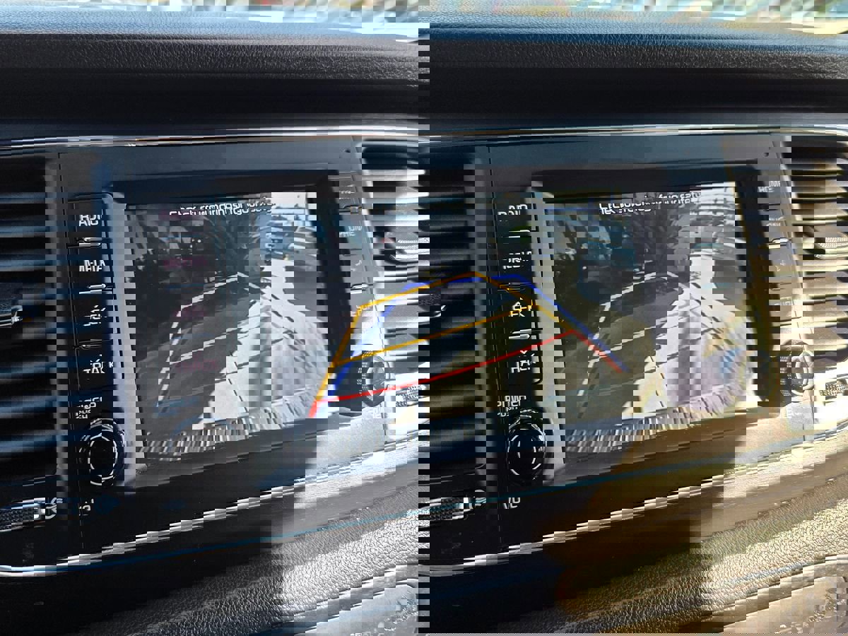 Used 2019 Kia Sedona LX image 36