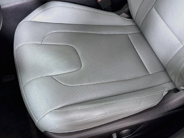 Certified 2025 Hyundai Elantra Limited FWD image 5