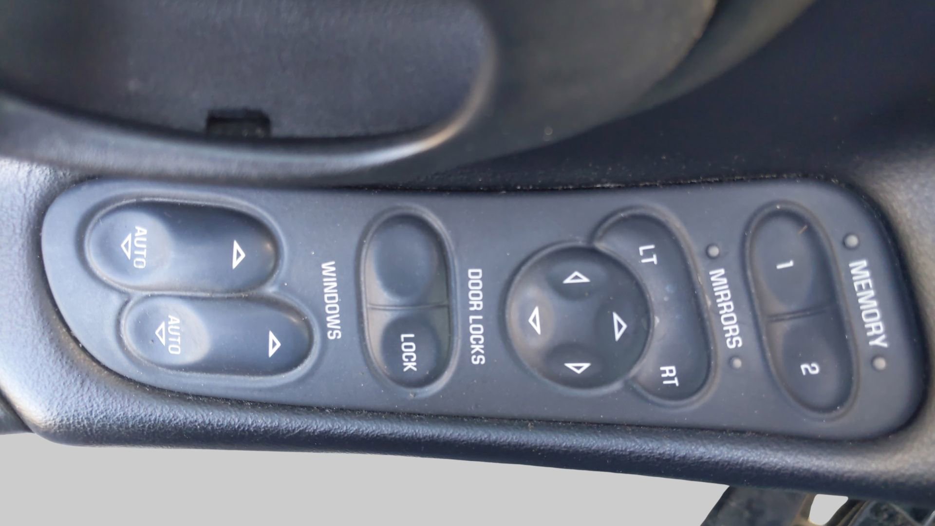 Used 1998 Chevrolet Corvette Coupe w/ Performance Handling Pkg image 17