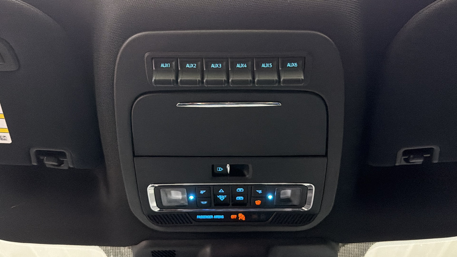 Used 2026 Ford F450 Platinum w/ FX4 Off-Road Package AWD/4WD image 37