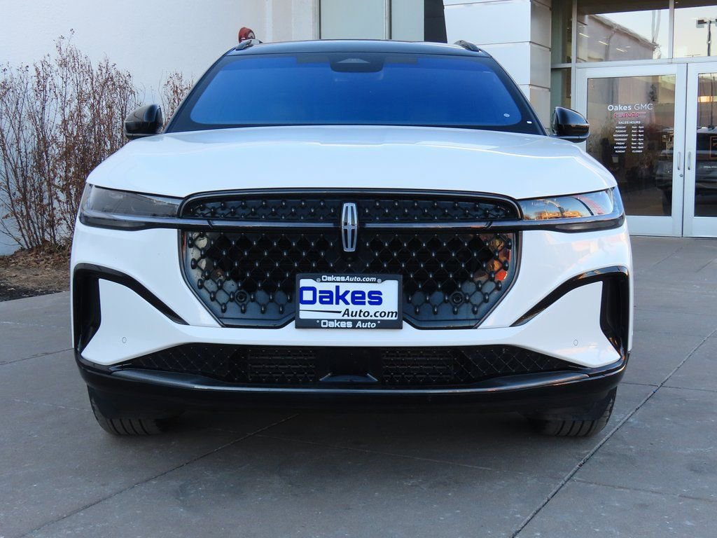 Used 2024 Lincoln Nautilus Reserve w/ Jet Appearance Package (87T) image 3