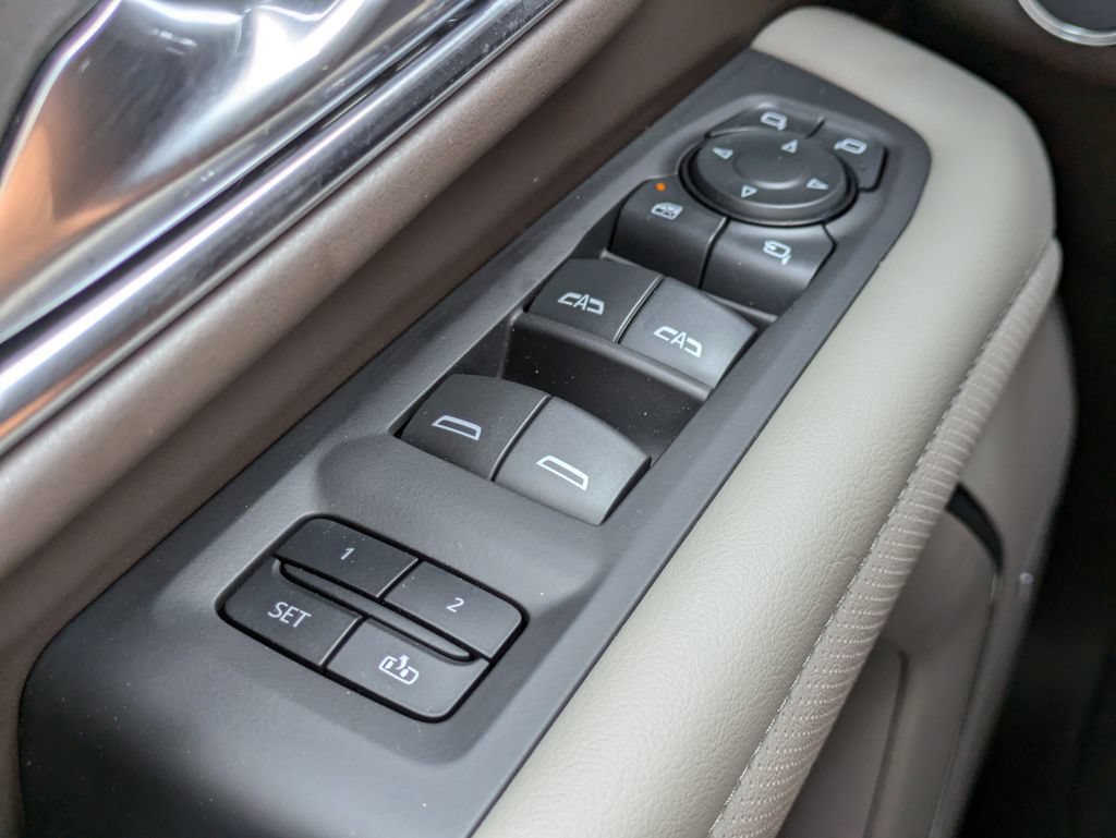 Used 2024 GMC Yukon SLT w/ SLT Luxury Package RWD image 25