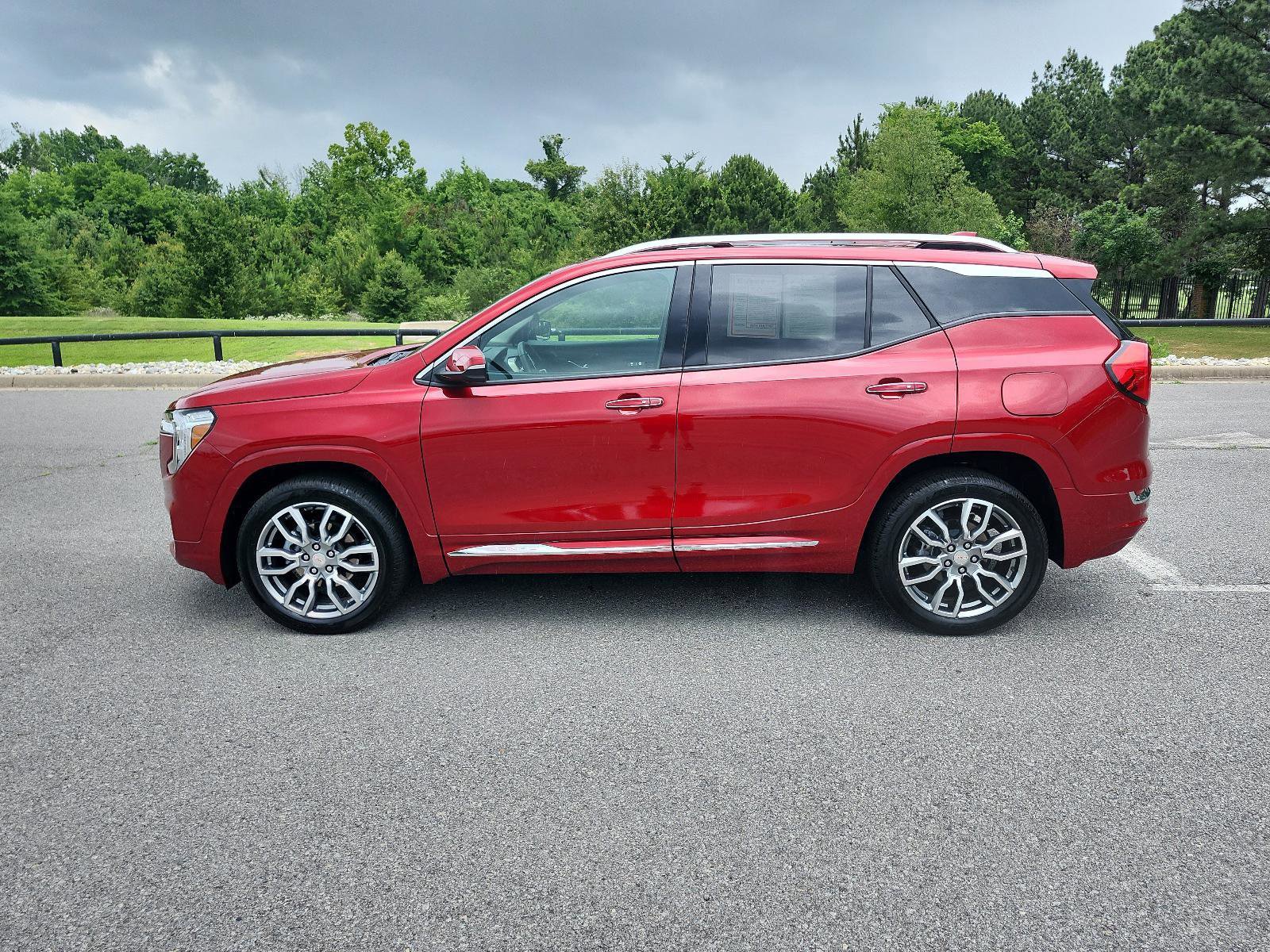 Used 2024 GMC Terrain Denali w/ Denali Premium Package AWD/4WD image 2