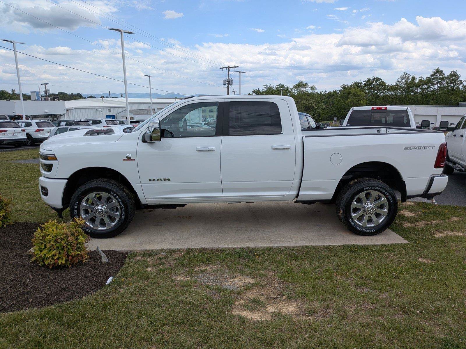 New 2026 RAM 2500 Laramie w/ Sport Appearance Package AWD/4WD image 7
