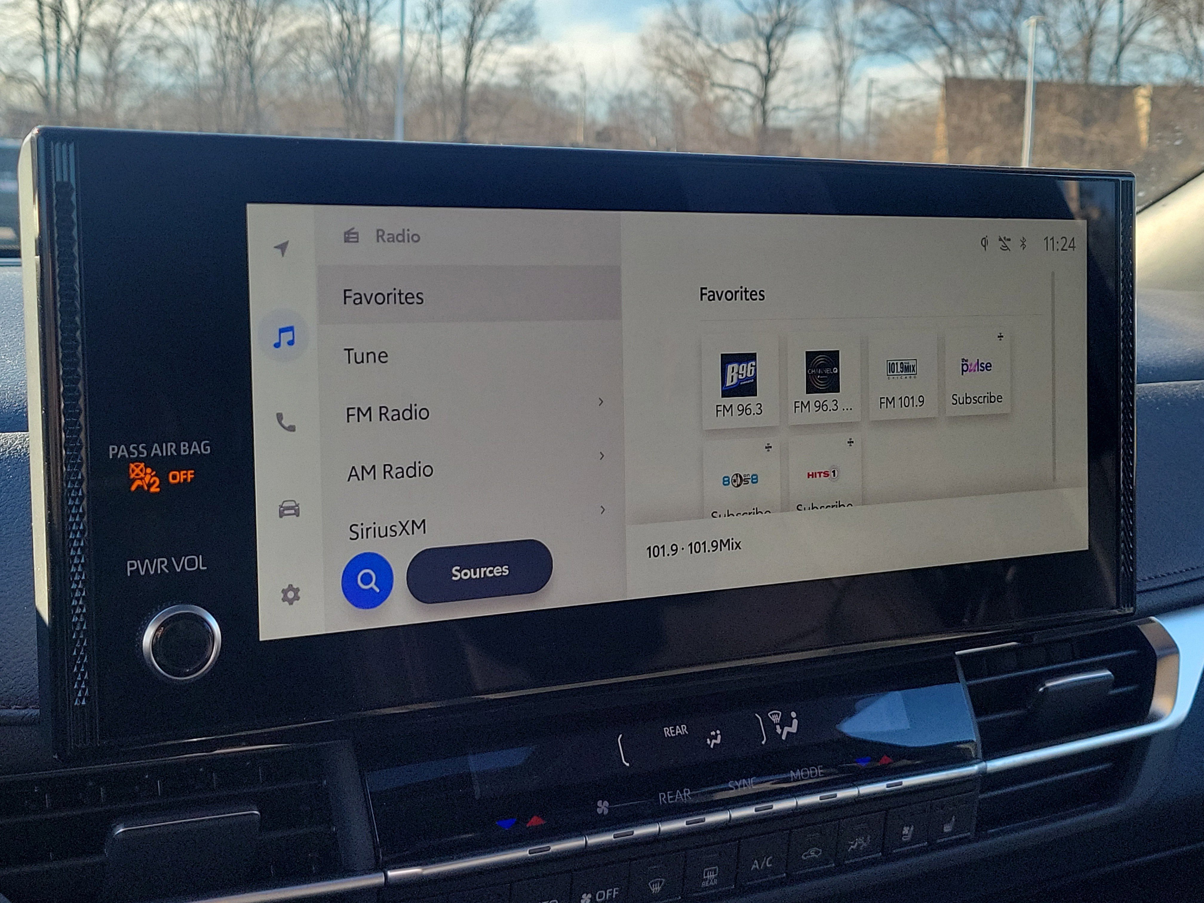 Used 2025 Toyota Sienna Platinum image 25