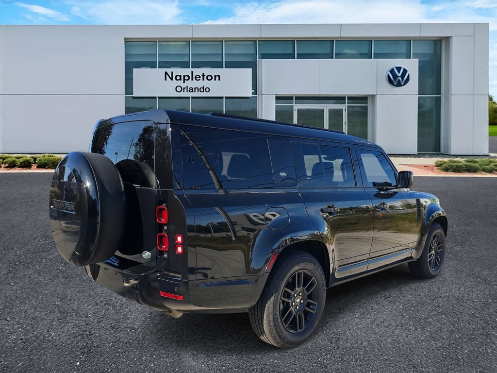 Used 2023 Land Rover Defender 130 X-Dynamic SE image 4