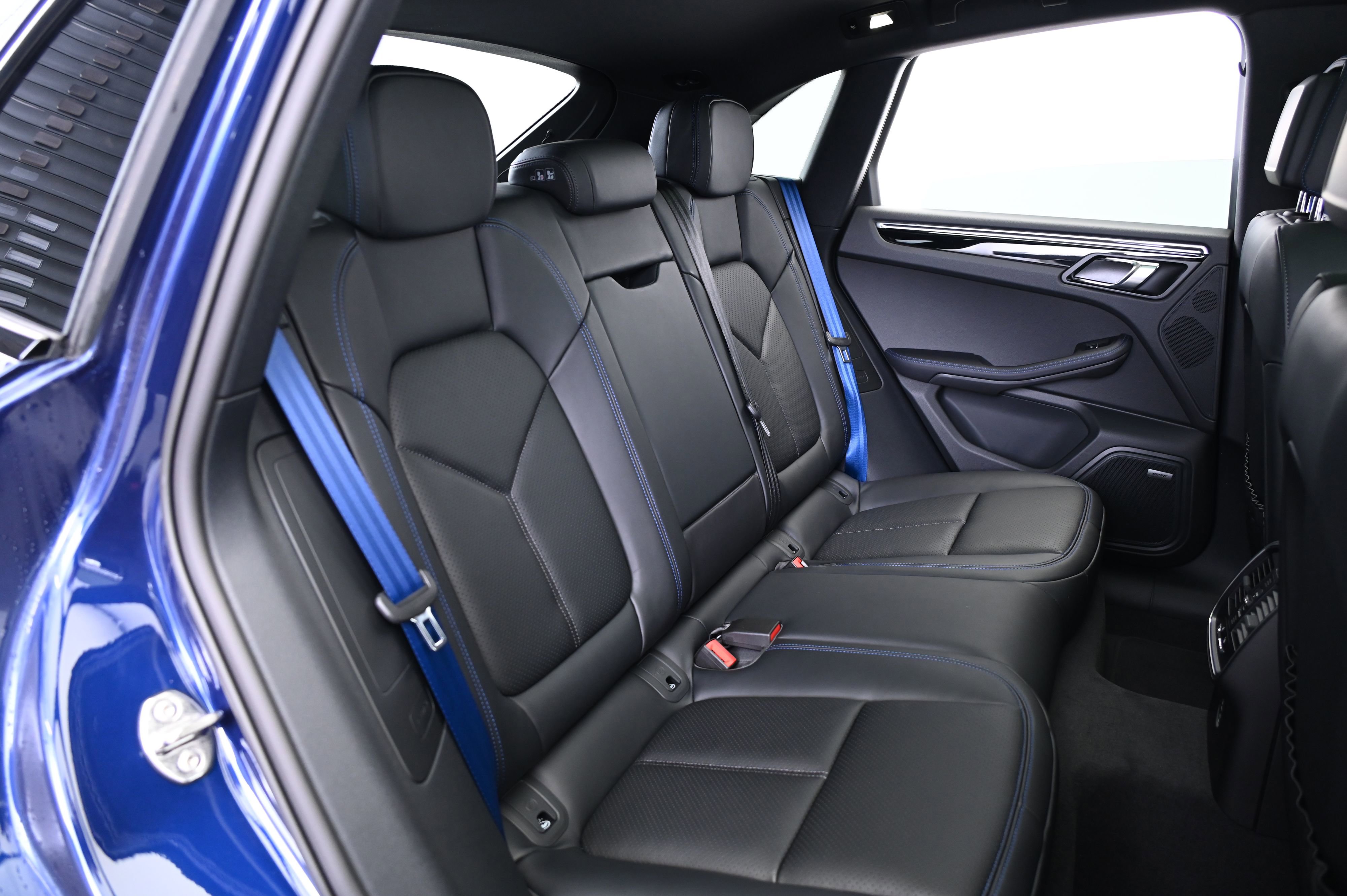 Certified 2025 Porsche Macan image 23