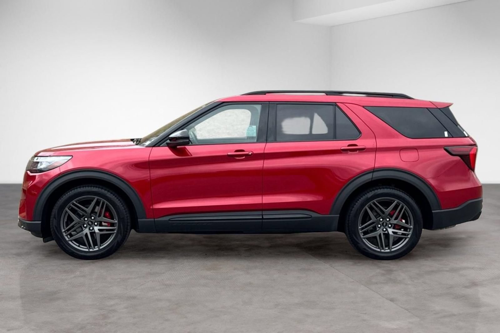 Used 2025 Ford Explorer ST w/ Sun And Sound Package AWD/4WD image 2