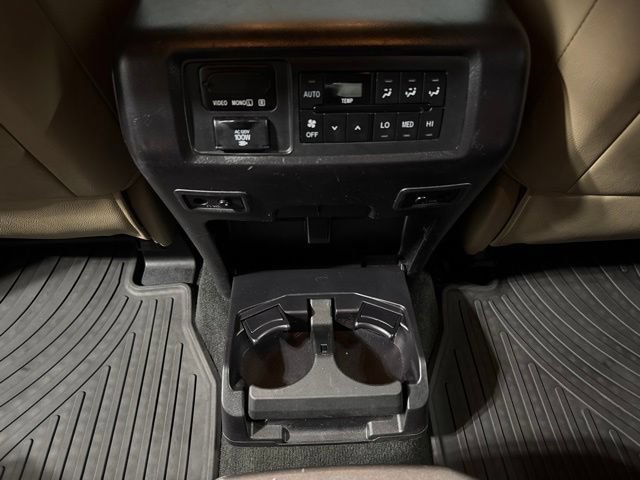 Used 2015 Toyota Sequoia Platinum AWD/4WD image 27