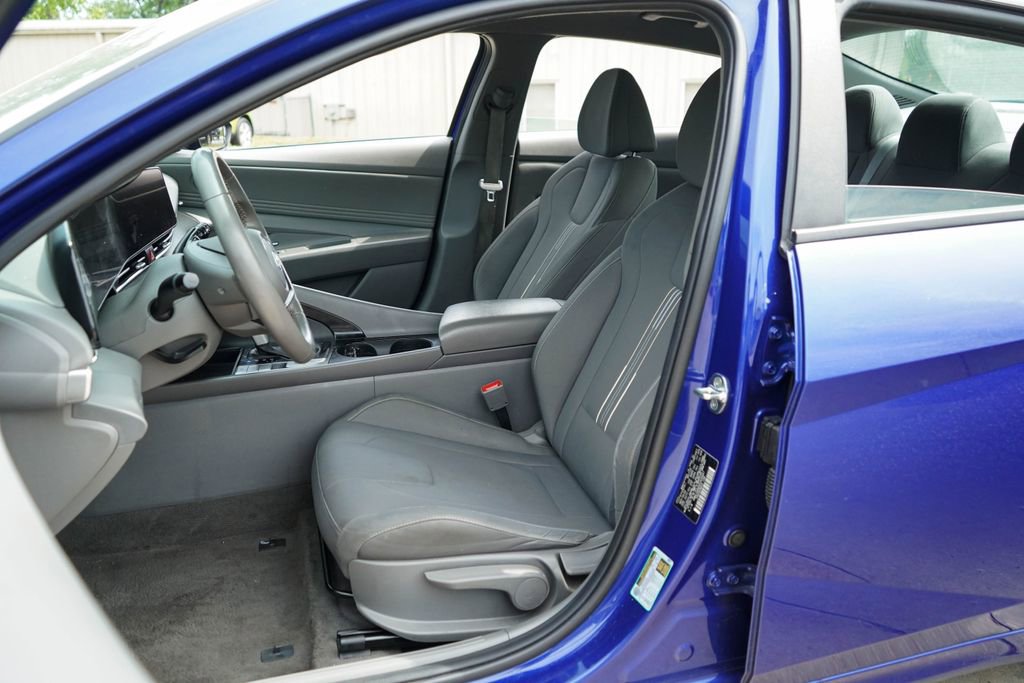Used 2023 Hyundai Elantra SEL w/ Convenience Package image 8