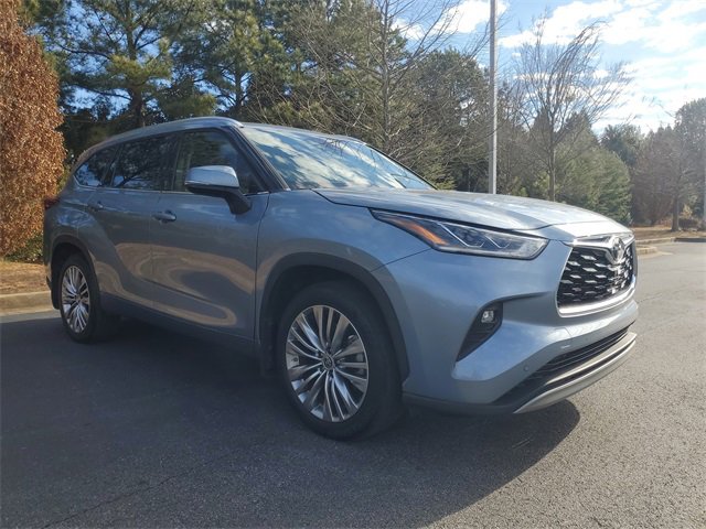 Used 2022 Toyota Highlander Platinum image 3
