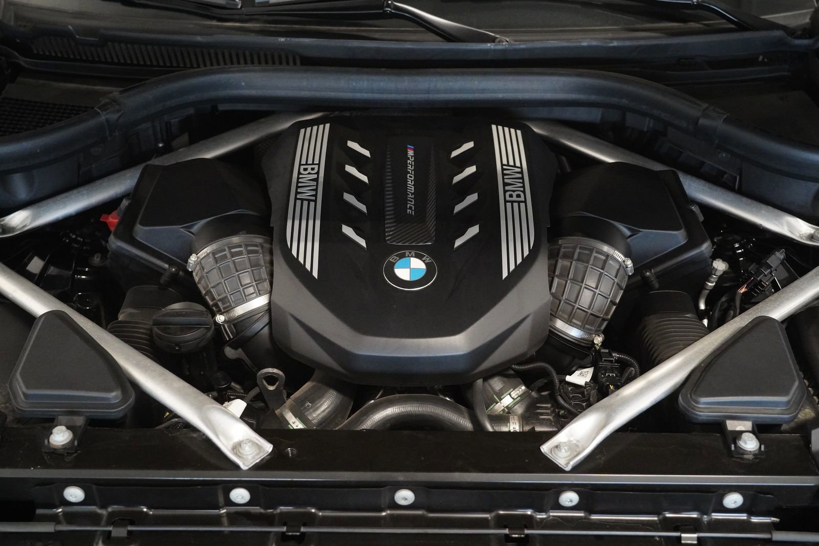 Used 2021 BMW X6 M50i w/ Executive Package image 31