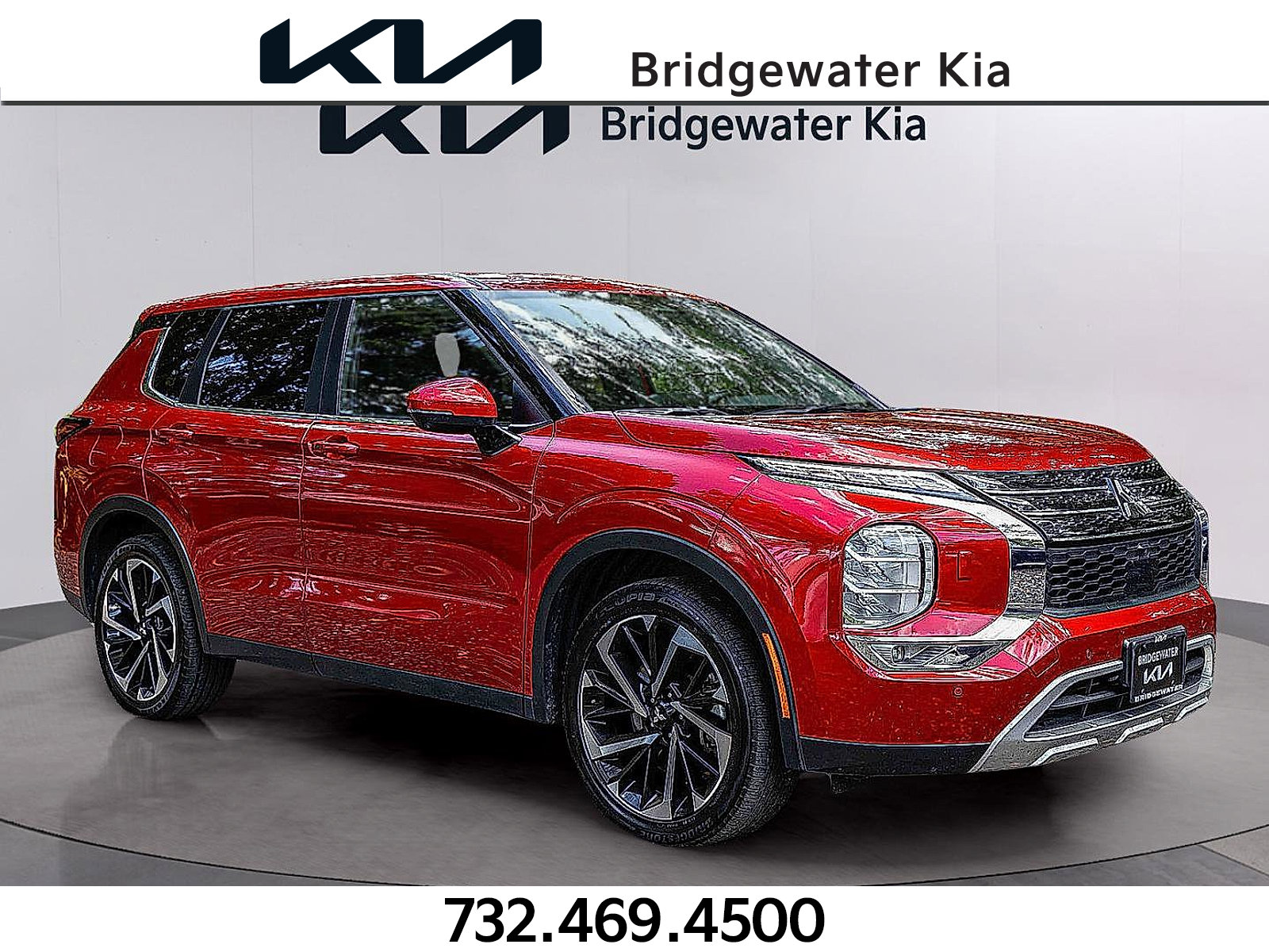 Used 2024 Mitsubishi Outlander AWD image 1