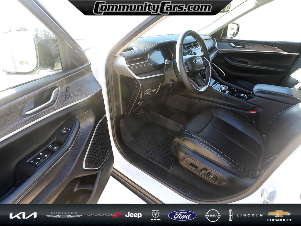 Used 2023 Jeep Grand Cherokee L Limited w/ Luxury Tech Group II image 11