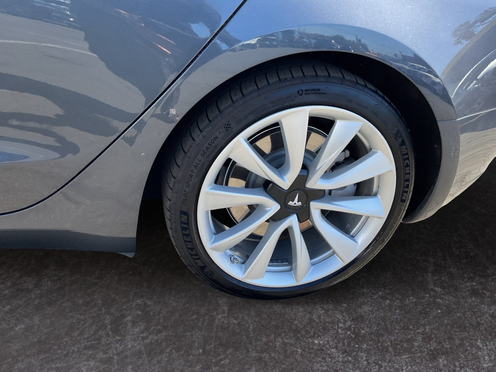 Used 2018 Tesla Model 3 Long Range RWD image 9