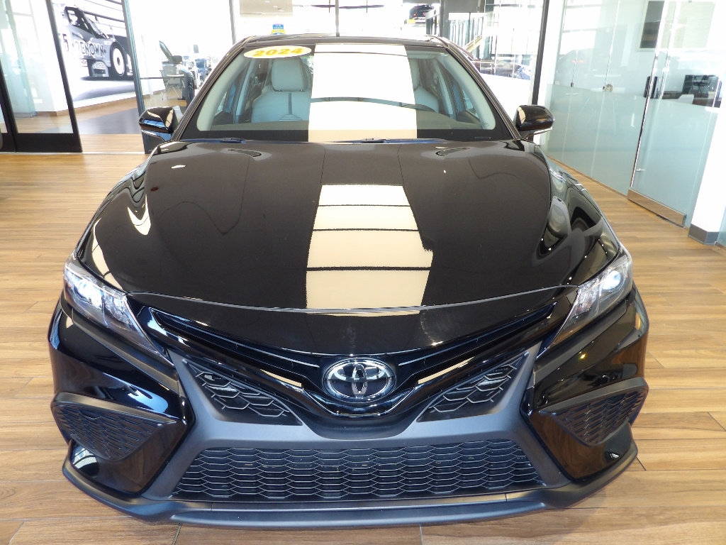 Used 2024 Toyota Camry SE AWD/4WD image 2