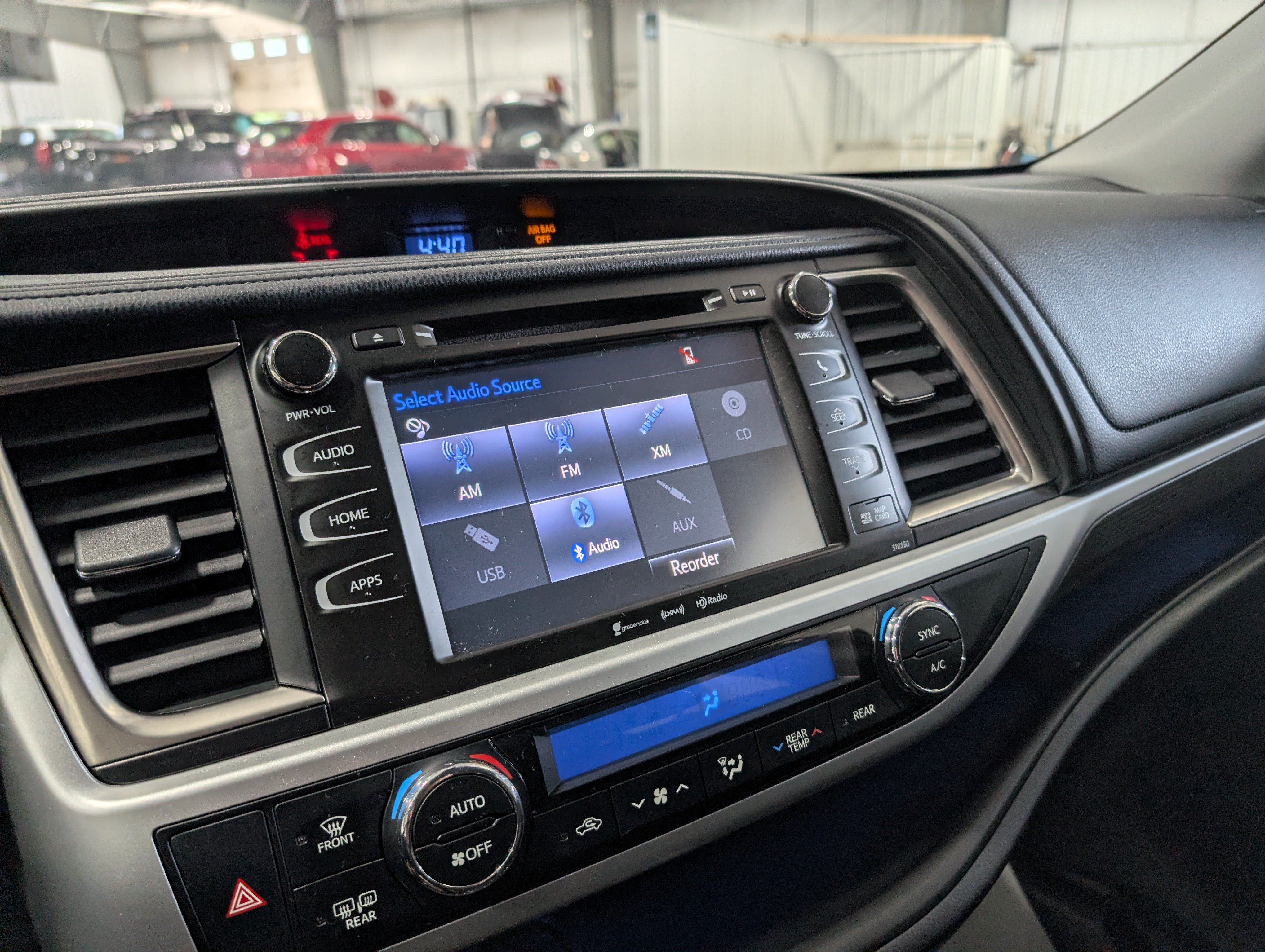 Used 2019 Toyota Highlander SE AWD/4WD image 24