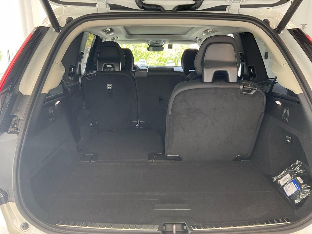 New 2025 Volvo XC90 T8 Plus w/ Protection Package Premier image 16