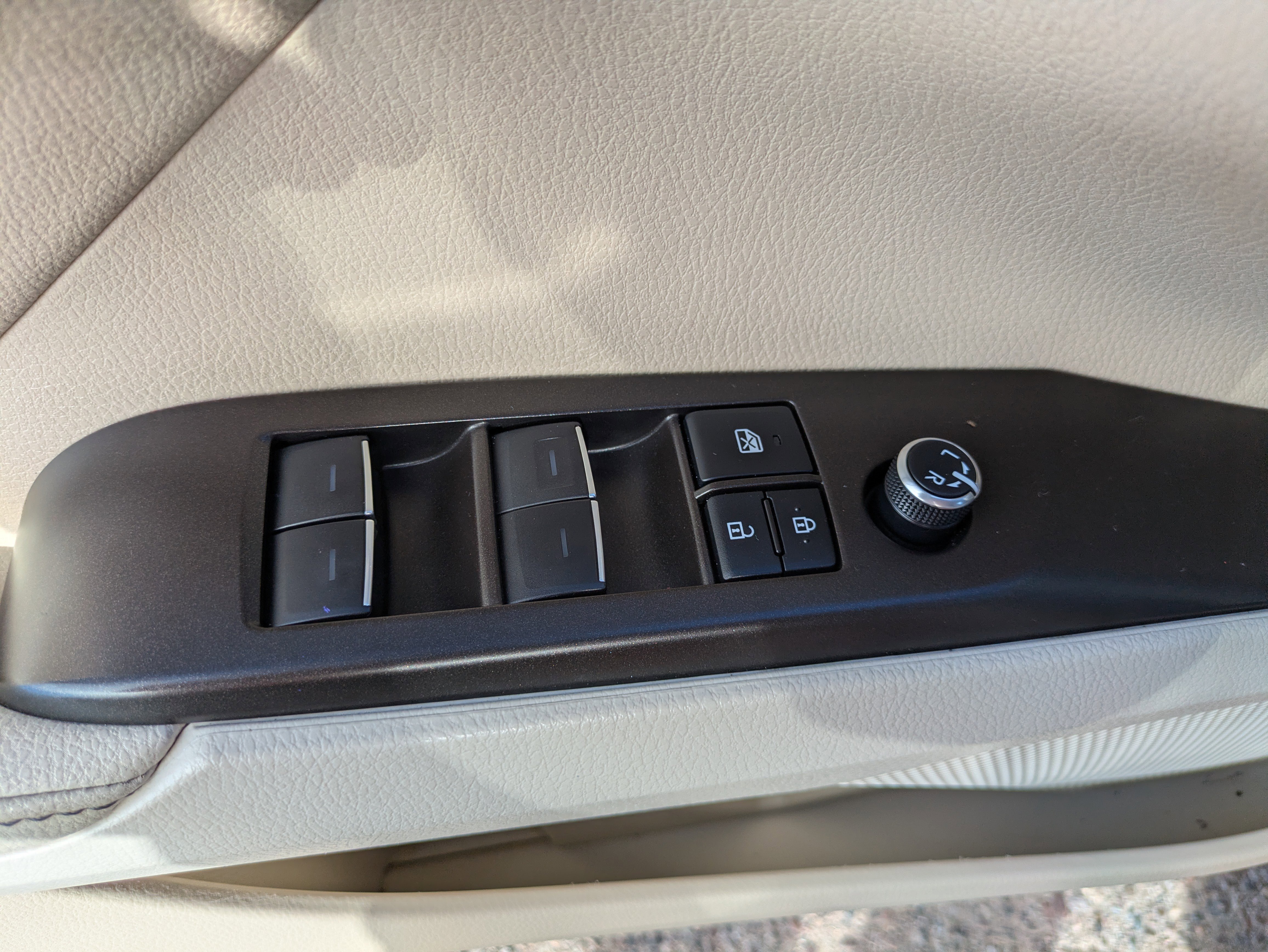 Used 2022 Toyota Camry XLE image 18