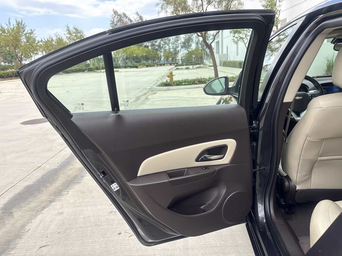 Used 2016 Chevrolet Cruze LT FWD image 10