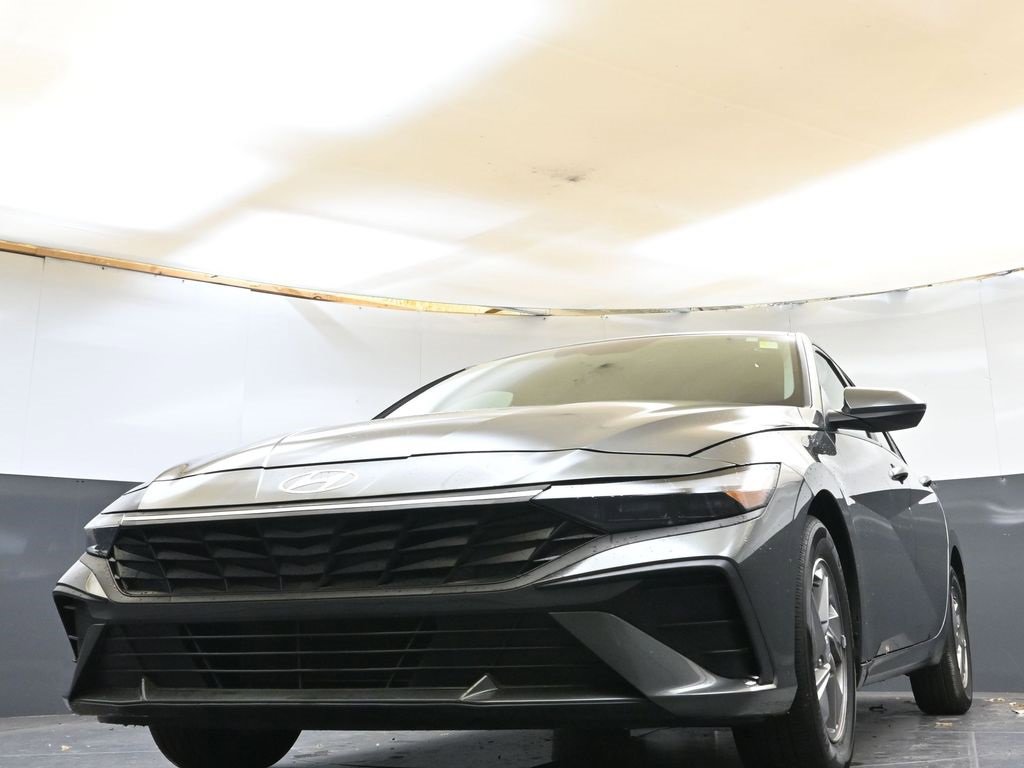 Certified 2025 Hyundai Elantra SE image 37