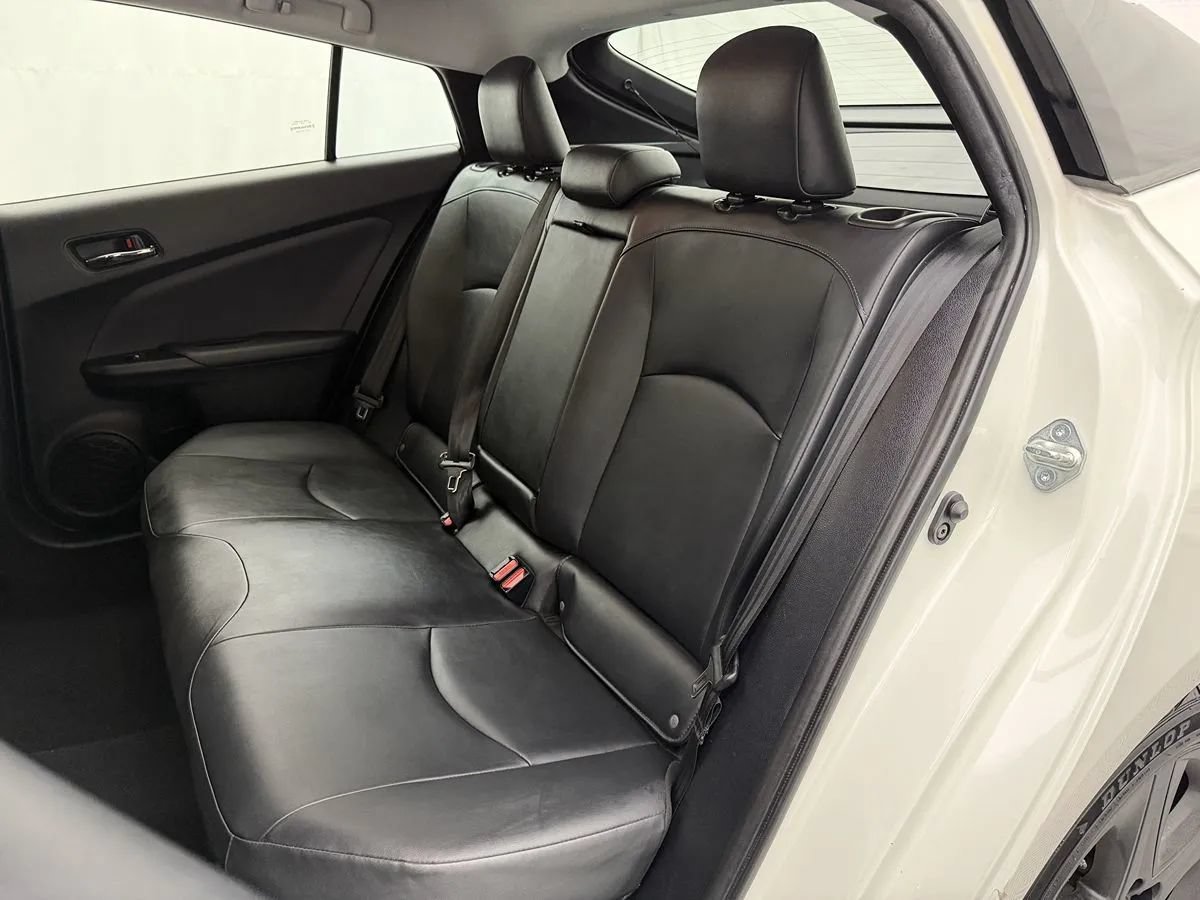 Used 2018 Toyota Prius Three Touring w/ Appearance Package FWD image 23