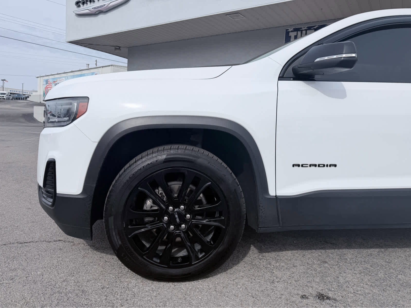 Used 2022 GMC Acadia SLE w/ Driver Convenience Package image 3