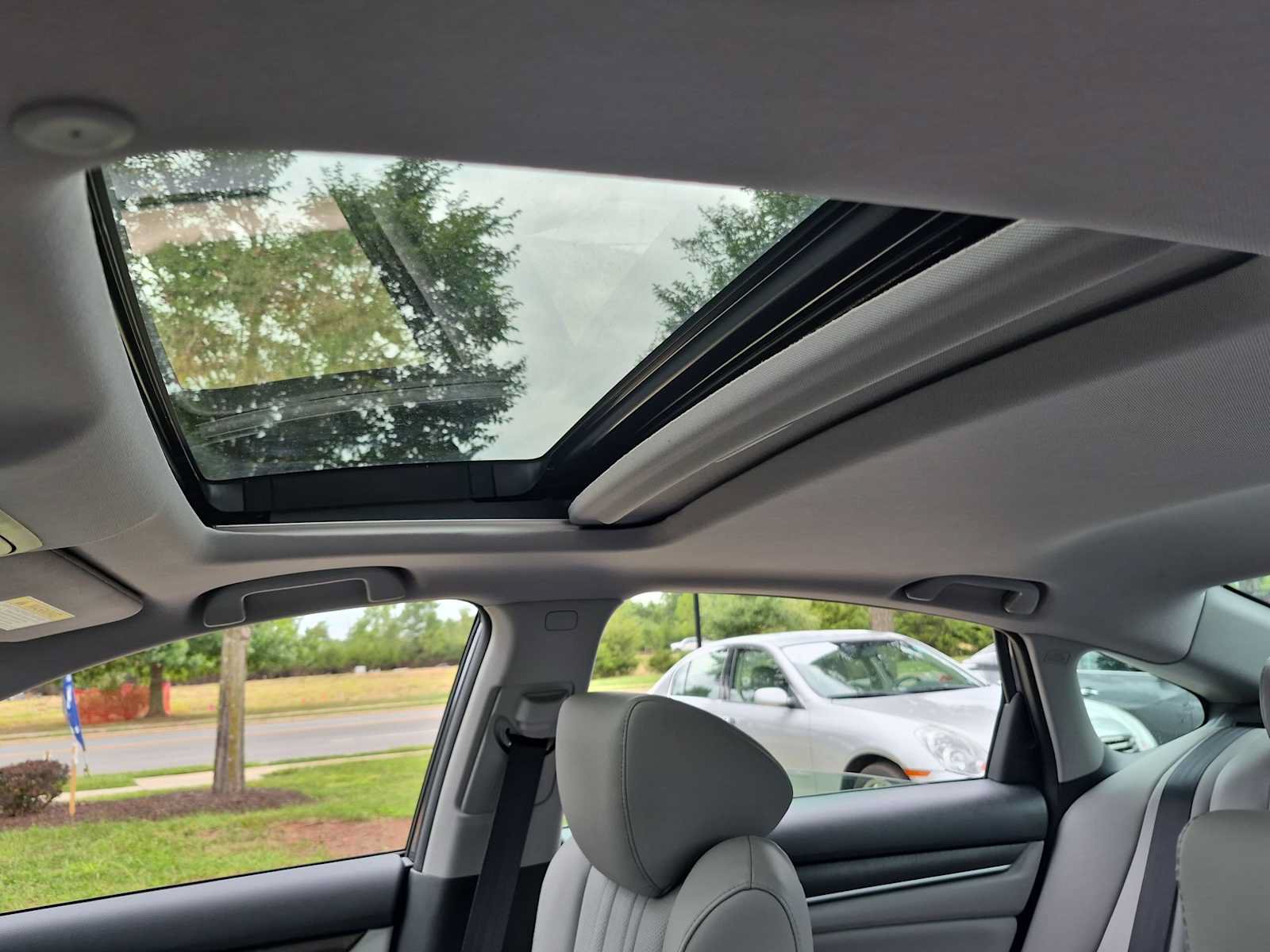 Used 2018 Honda Accord Touring image 19