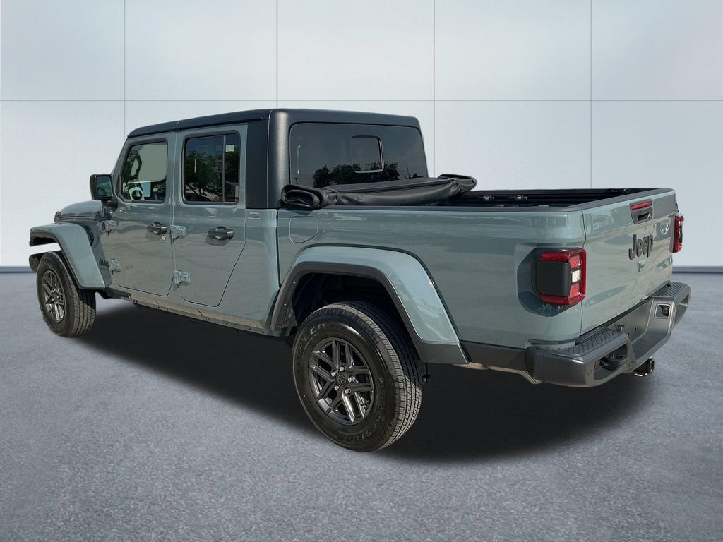 Certified 2024 Jeep Gladiator Sport AWD/4WD image 3