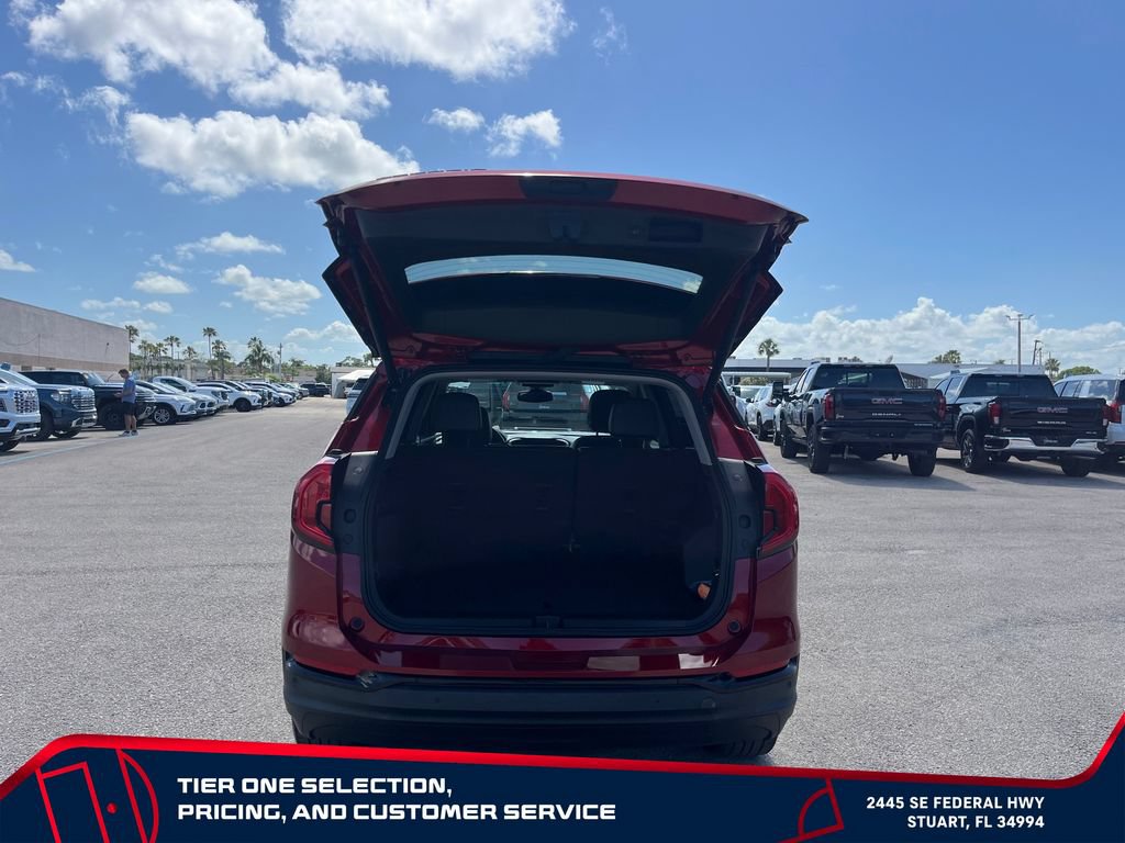 Used 2023 GMC Terrain SLT w/ Tech Package FWD image 16