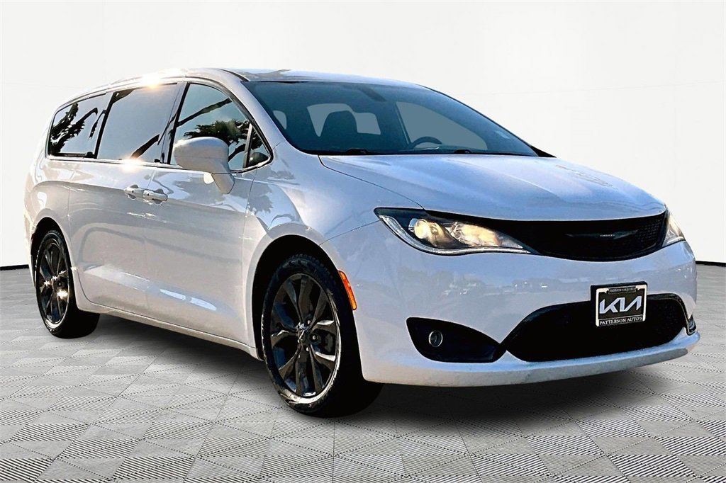 Used 2019 Chrysler Pacifica Touring Plus w/ S Appearance Package image 5